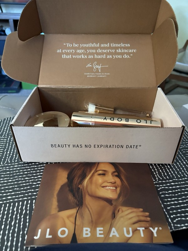 JLO Hydrating Body Cream & Serum Set