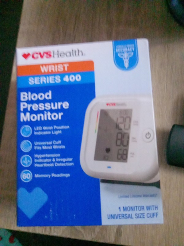 CVS HEALTH WRIST SERIES 400 w BLOOD PRESSURE MONITOR UNIVERSAL SIZE