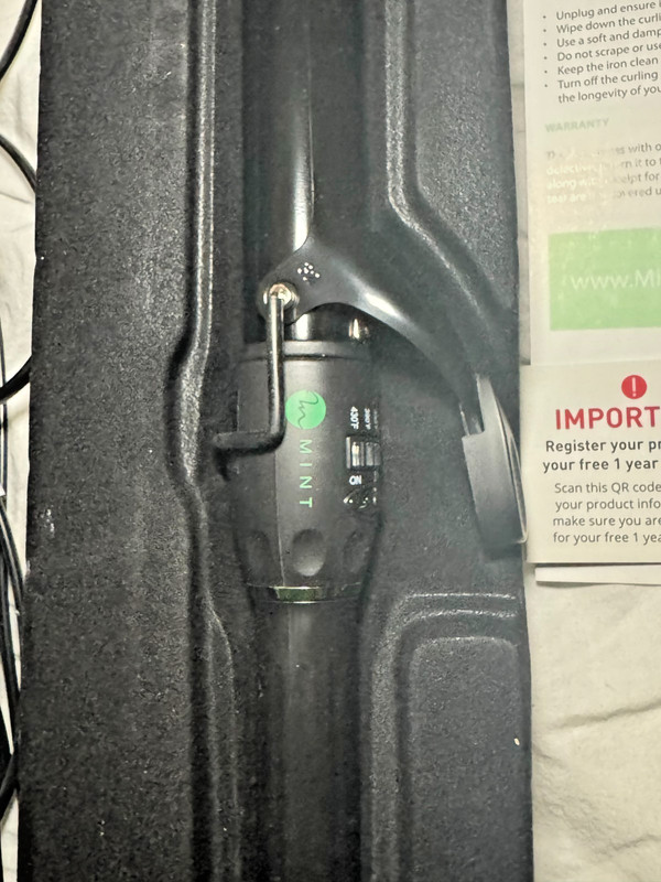 Mint Curling Iron 1 1/4 in Ceramic Dual Voltage Adjustable Temp Black 430°F gallery