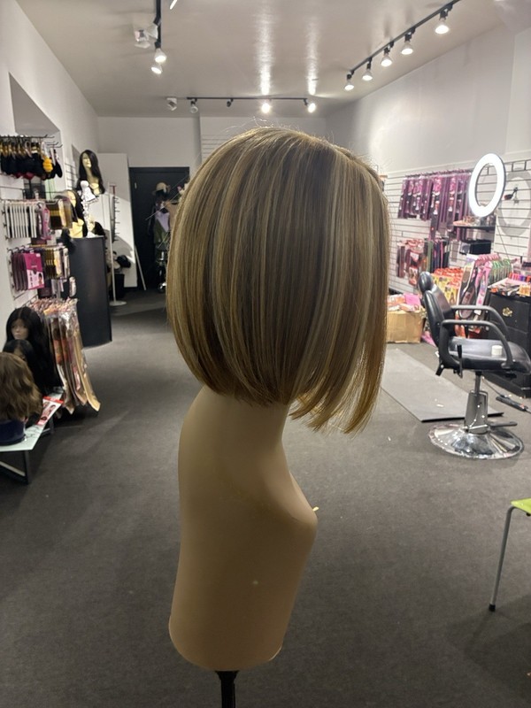Sleek Quality Lacefront Wig gallery