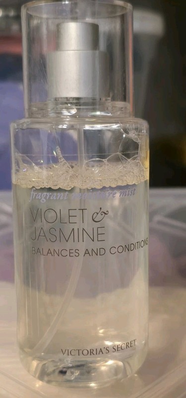 Discontinued / Victoria's Secret Fragrant Moisture Mist Violet & Jasmine Scent gallery