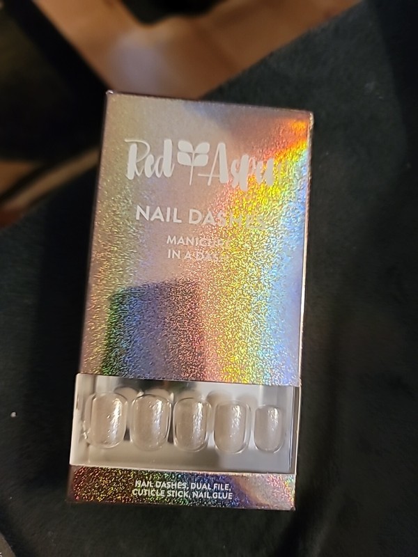 Red Aspen Reusable Nail Dashes, Pop On Short Square Glitter, Extravagant Edrei