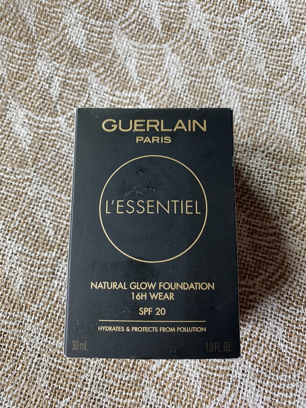 Guerlin L’essentiel Natural Glow Foundation 16H Wear 00C/Porcelain Cool NIB