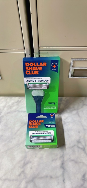 Dollar Shave Club Acne Friendly Razor Starter Kit 1 Razor 2 Blades + 4 refills
