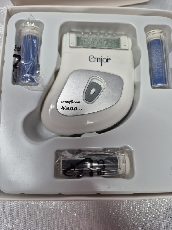 Emjoi Micro-Pedi Nano Portable Pedicure Device White Battery Operated- Used gallery