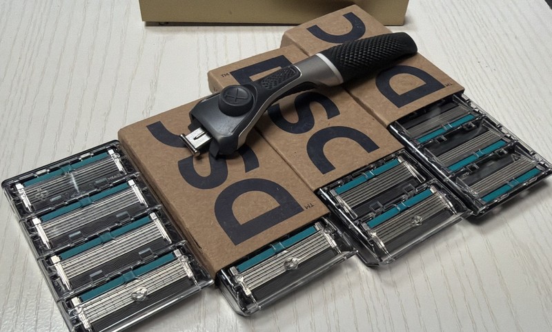 Dollar Shave Club 6 Blade Razor Bundle * 1 Handle + 16 Cartridges * Club Series