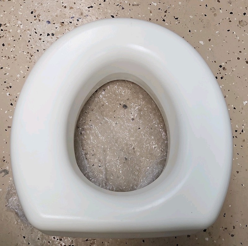 Raised Toilet Seat Riser with Lock – 5 Inch Height Boost, No Tools Needed