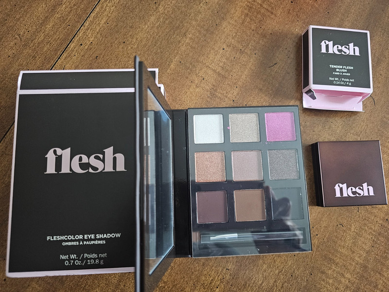 flesh Palette (Fleshcolor Eye Shadow) & Blush (16 Rub), New in Box