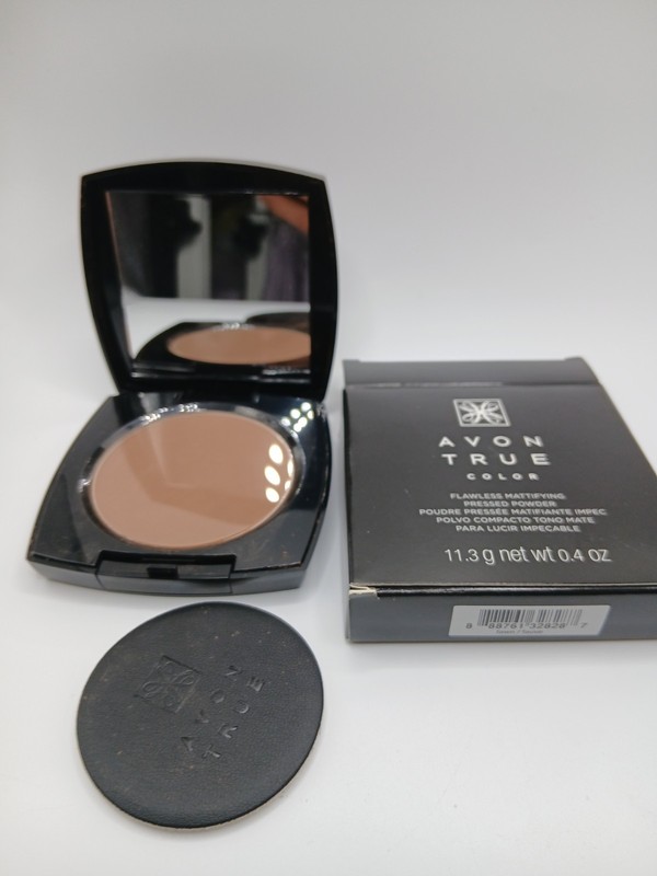 True Color Flawless Mattifying Pressed Powder, Shade #F3459 Fawn