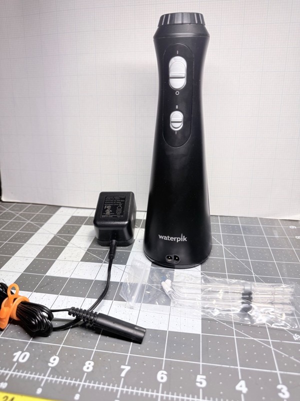 PRE OWNED Waterpik Cordless Pearl Rechargeable Portable Water Flosser w 3 TIPs