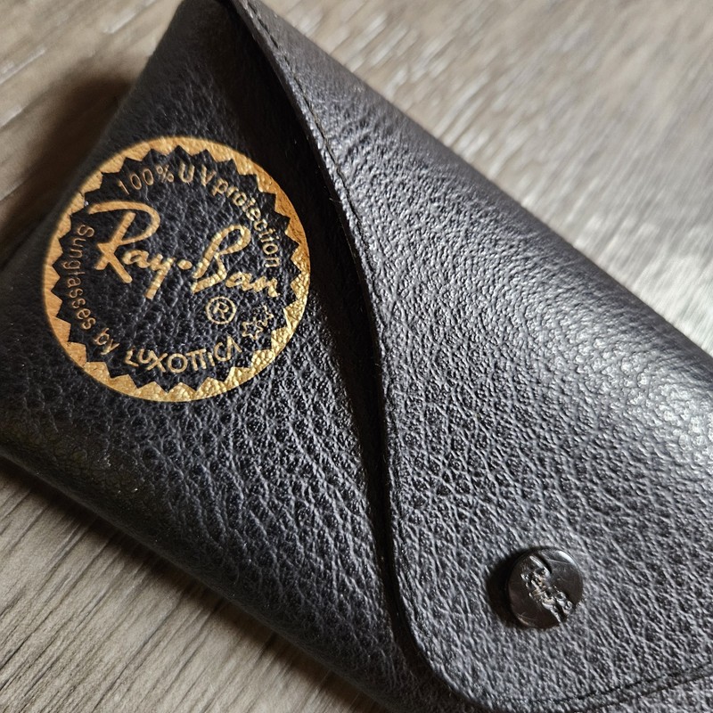 Ray-Ban Leather Case Velvet Lined – Used