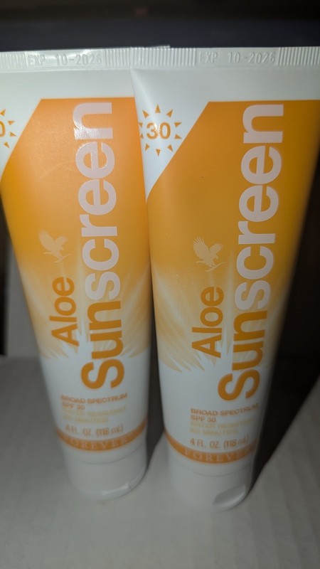 NEW Forever Aloe Sunscreen, 4 OZ / 118 ML, SPF 30, EXP. 10/2026 x 2 pcs
