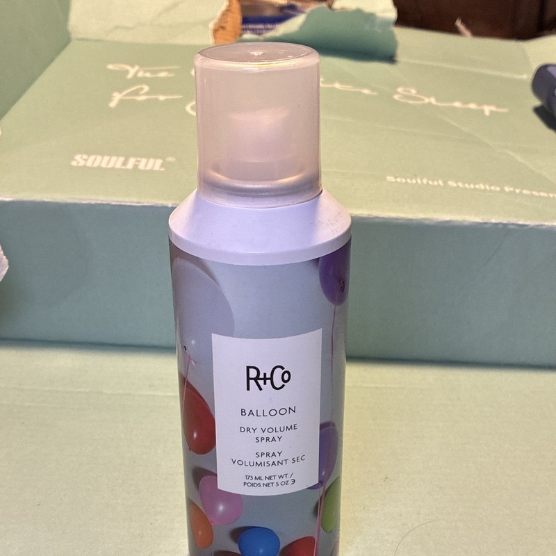 R&Co BALLOON Dry Volume Spray – 5 oz (R1ASLOO01A1)