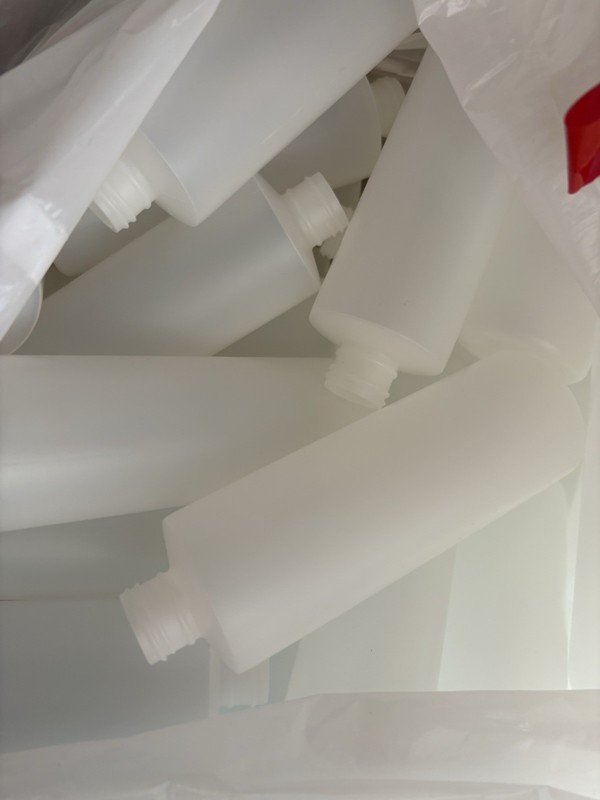 8oz Plastic Bottles 336 pcs (1 case), 24-410 Natural Cylinder HDPE W/ Black Disc