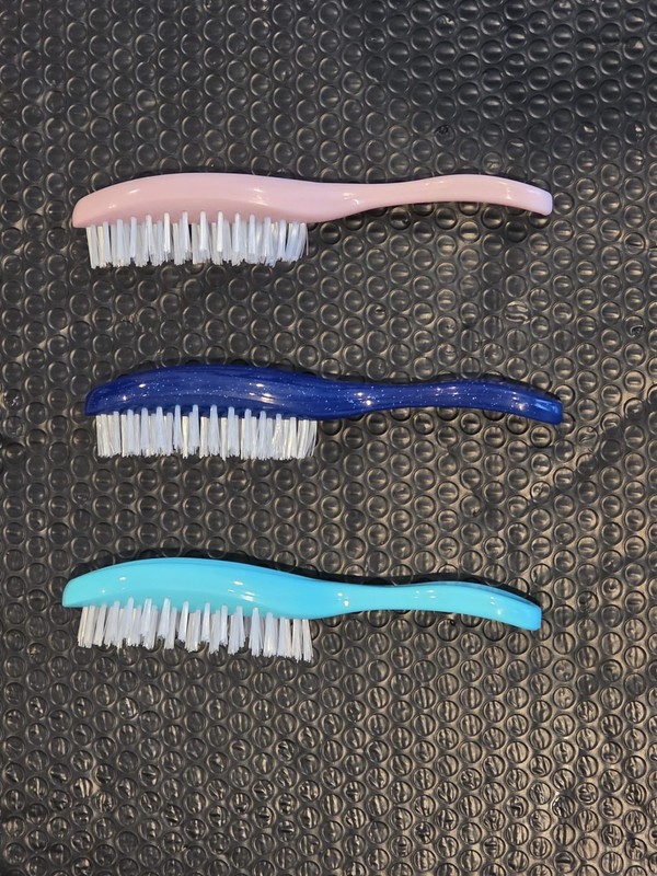 3 New AVON FLAIR 8″ HAIR BRUSH New in Bag, 1 Turquoise, 1 Blue, 1 Pink Cepillos