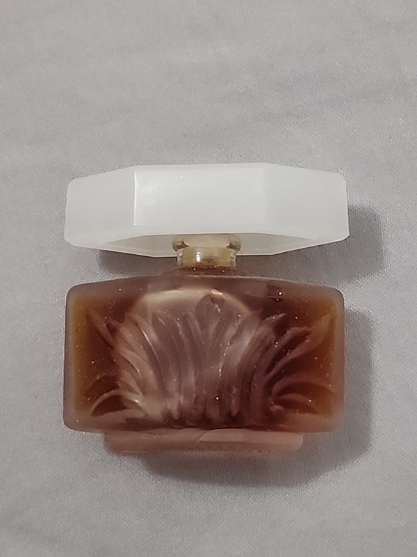 Caesars Woman Extravagant Perfume Miniature 1/8 Fl Oz 4 ml Vintage New in box