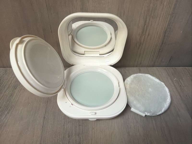 LANEIGE Neo Essential Blurring Finish Powder 7g (MISSING A BIT)