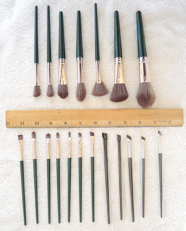 NEW 19 Various Size Make Up Brushes - Shipping Included gallery