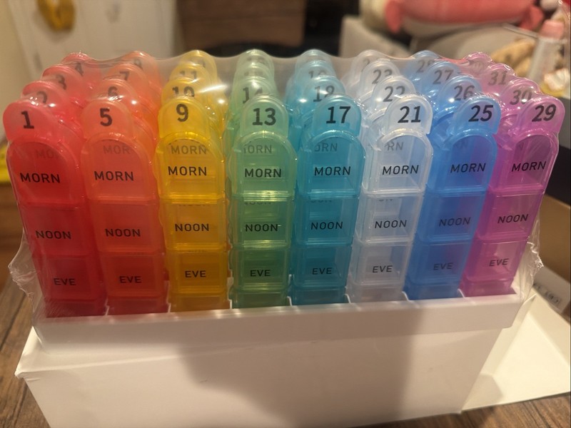 Monthly 3 Times a Day Pill Organiser Detachable 31-Day Pill Box 32 Compartments