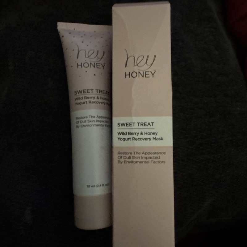 Hey Honey Sweet Treat Wild Berry + Honey Yogurt Recovery Mask • 2.3 Fl Oz D. Box