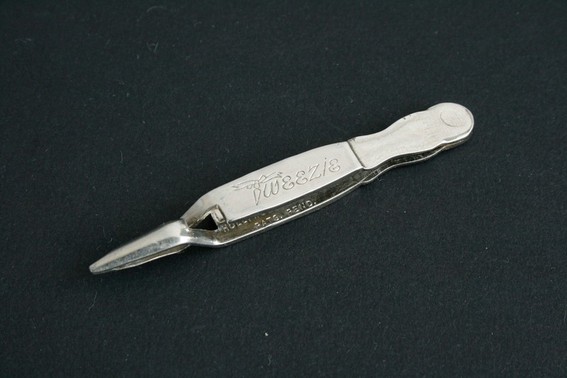 Vintage Loart Inc. Hollywood Tweezie Reverse Action Tweezer 1950s 60s