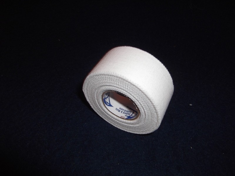 WHITE CLOTH MEDICAL TAPE 4 ROLLS 1″x11yds. ** SECONDS ****
