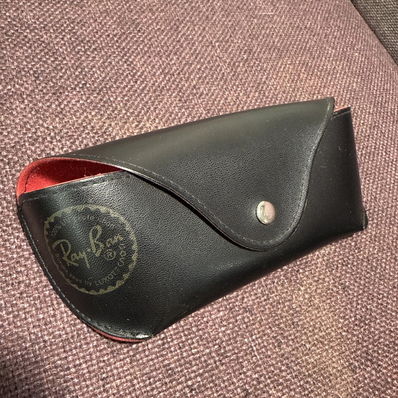 Authentic Ray-Ban Sunglasses Leather Case – Black leather Red velvet liner
