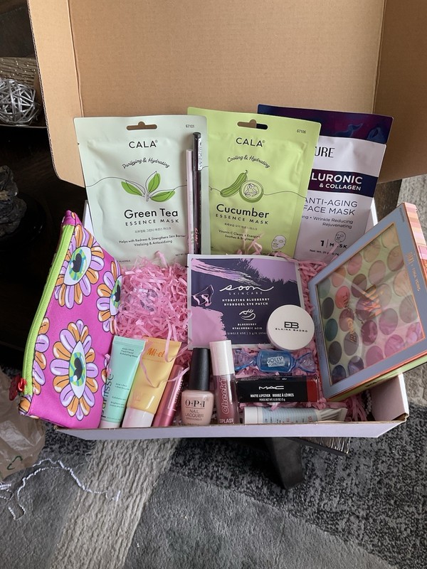 ✨ Brand New Makeup & Skincare Box ✨ All items are 100% new and unused.