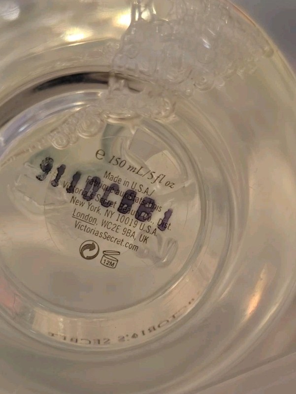 Discontinued / Victoria's Secret Fragrant Moisture Mist Violet & Jasmine Scent gallery