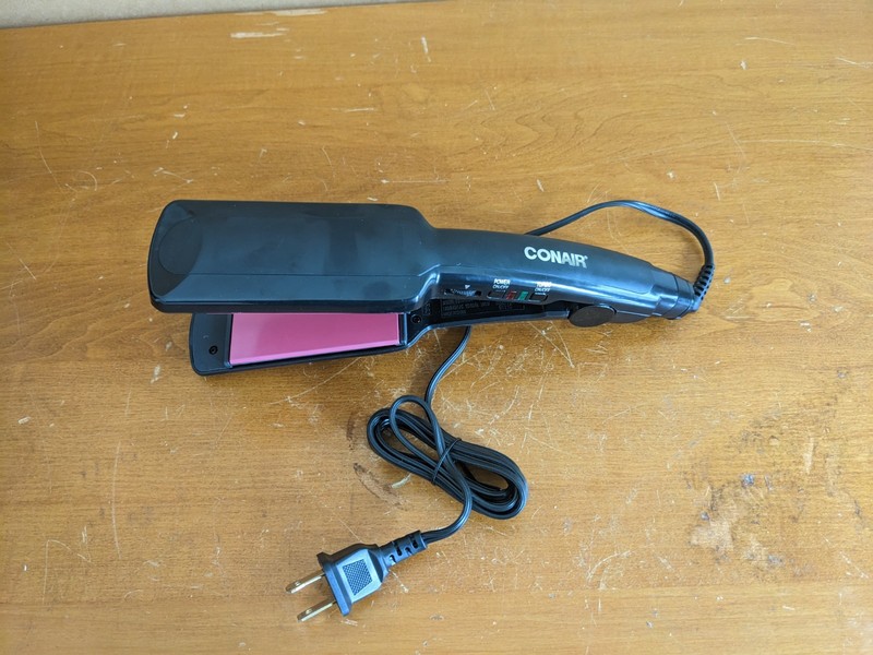 Conair New 2″ Dual Voltage Ceramic Flat Iron 110v 220v Frizz-Free Use Worldwide