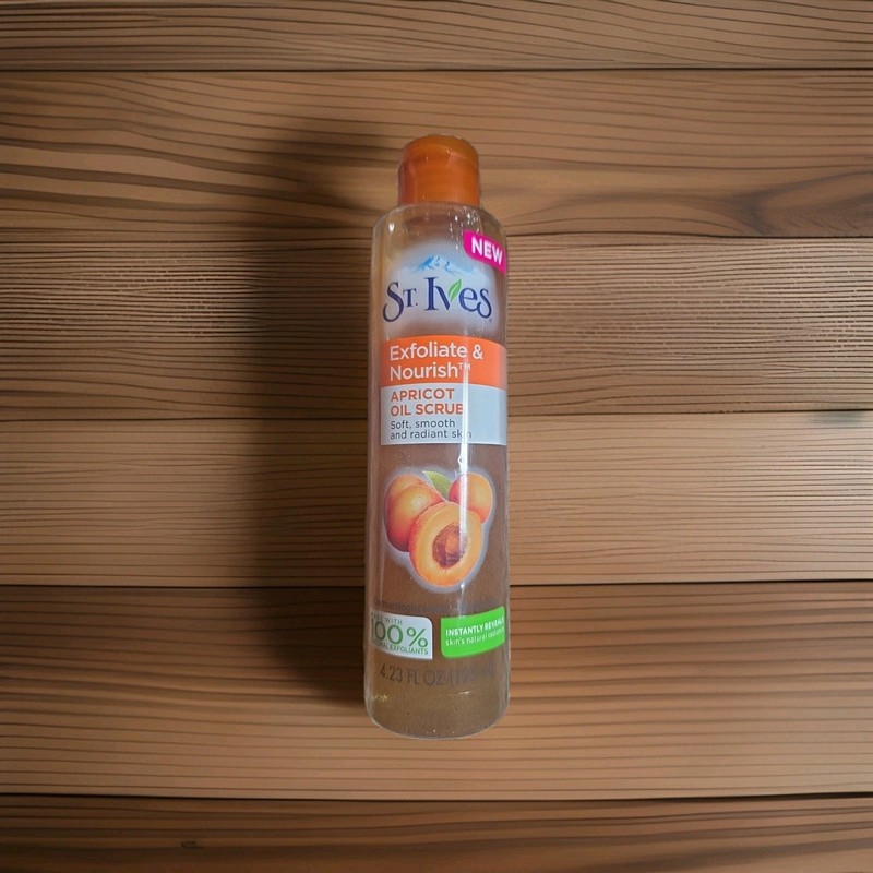 St. Ives Exfoliate & Nourish Apricot Oil Scrub 100% Natural Exfoliant 4.23 oz