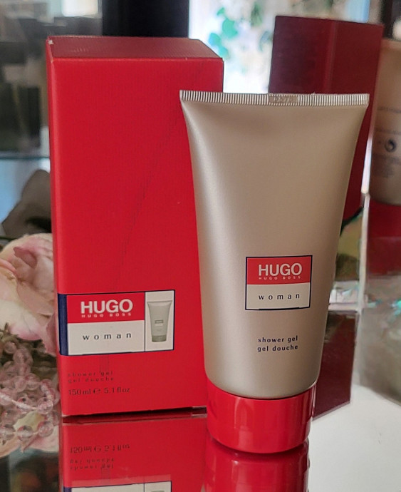 Woman Hugo Box ~ 5 oz / 15 0ml ~ Shower Gel