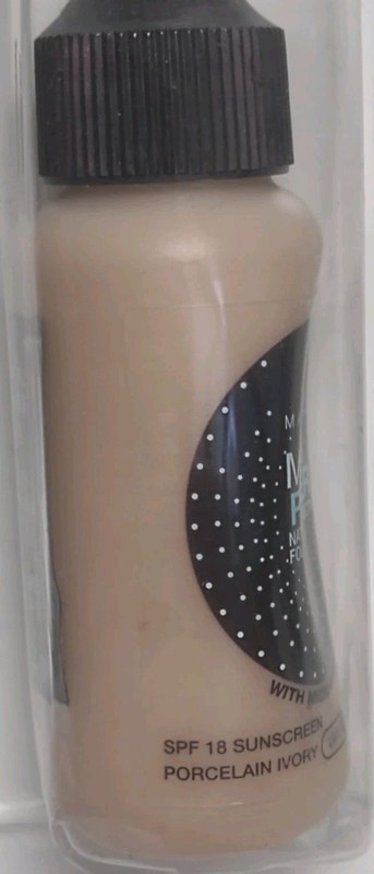 Maybelline Mineral Powder Perfecting Foundation Porcelain Ivory Light 1 gallery