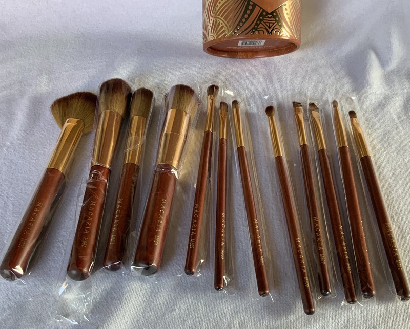 Brush Set Foundation Blush Eyeshadow Cosmetic Macaria Sazones Makeup gallery