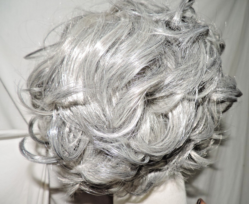 GORGEOUS & LIGHTWEIGHT CURLY GREY WIG! SHAKE AND OUT YOU GO! gallery