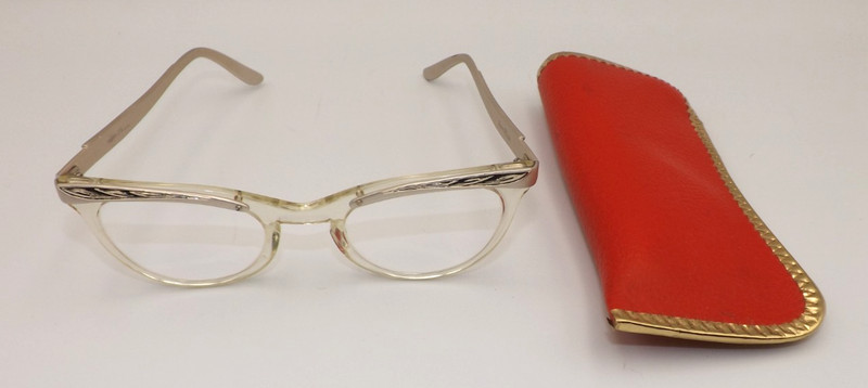 Vtg Shuron «Cat Eye» prescrip glasses, Silver in color, 5 3/4 Aluminum w/case