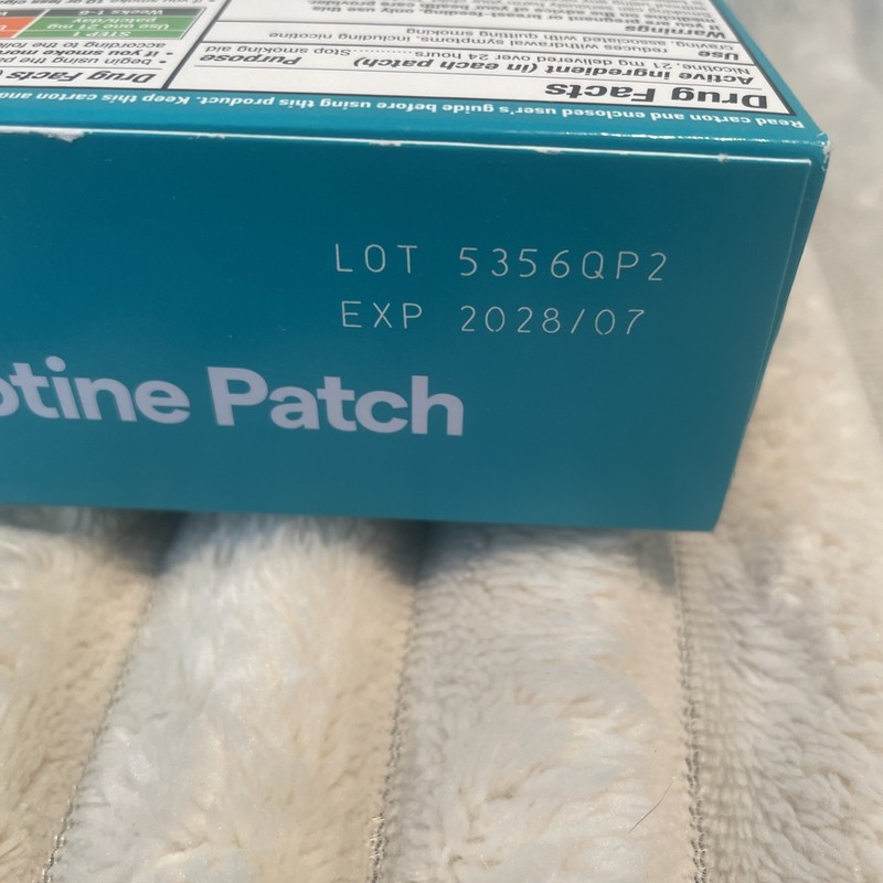 Up & Up Nicotine Patch Stop Smoking STEP 1 ,14 Clear (2 Week Kit) 21mg Exp 7/28 gallery