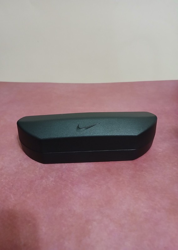 Nike Hard Case Black Felt Lining Flip Top for Glasses Sunglasses Unisex MD