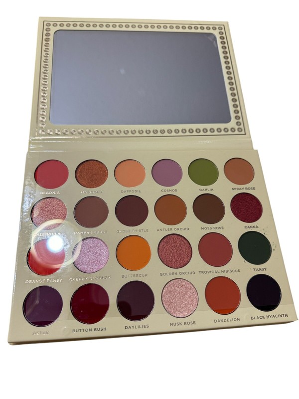 Ace Beaute Floral Vintage Eyeshadow Palette New In Box ٢