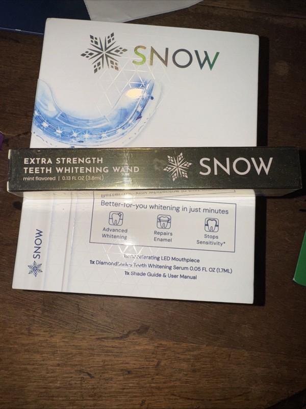 Snow Diamond Series Teeth Whitening Kit with LED Mouthpiece gallery
