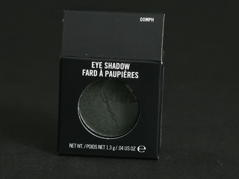 MAC EYESHADOW – OOMPH (VELUXE PEARL) – BNIB – MICKEY CONTRACTOR COLLECTION